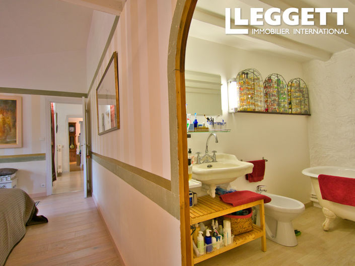 Image No.6-5 Bed House for sale