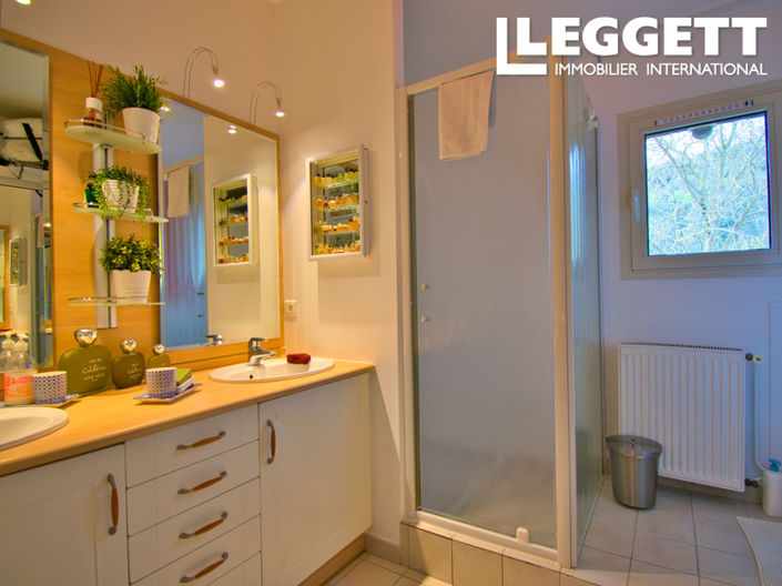 Image No.7-5 Bed House for sale