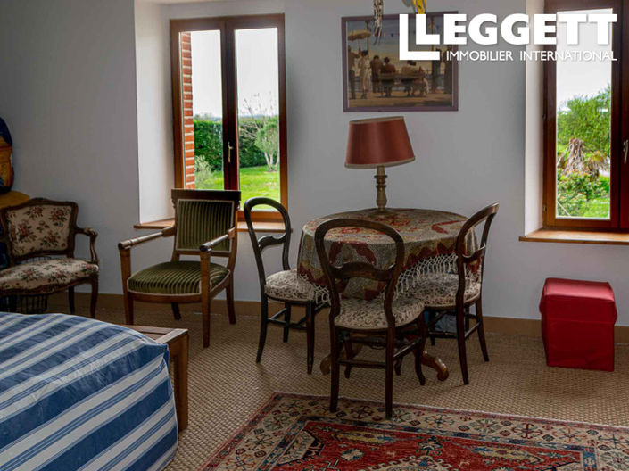 Image No.8-6 Bed House for sale