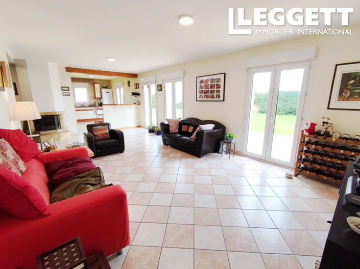 Image No.2-4 Bed House for sale