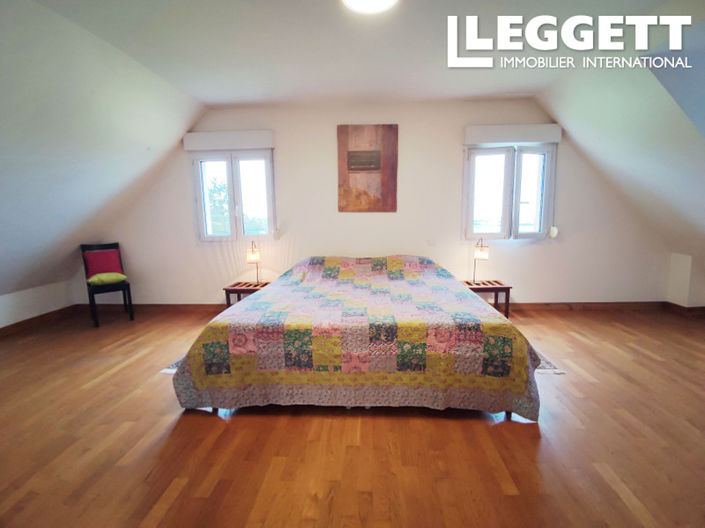 Image No.6-4 Bed House for sale