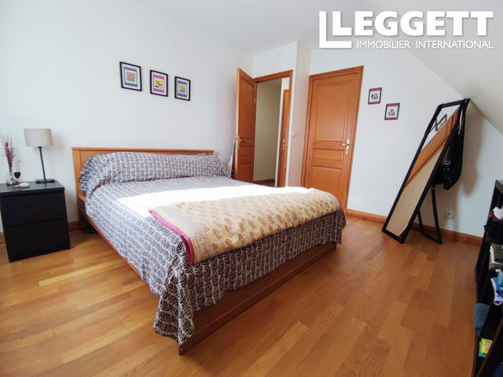 Image No.8-4 Bed House for sale