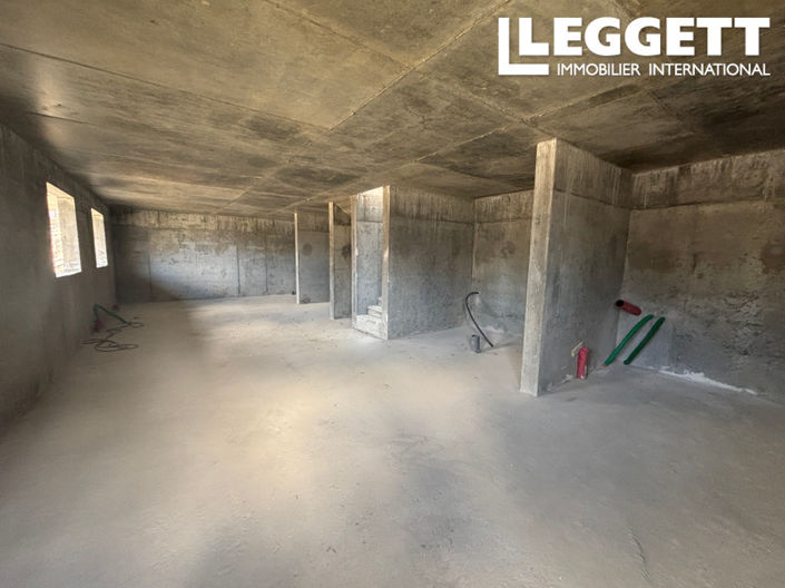 Image No.9-5 Bed House for sale