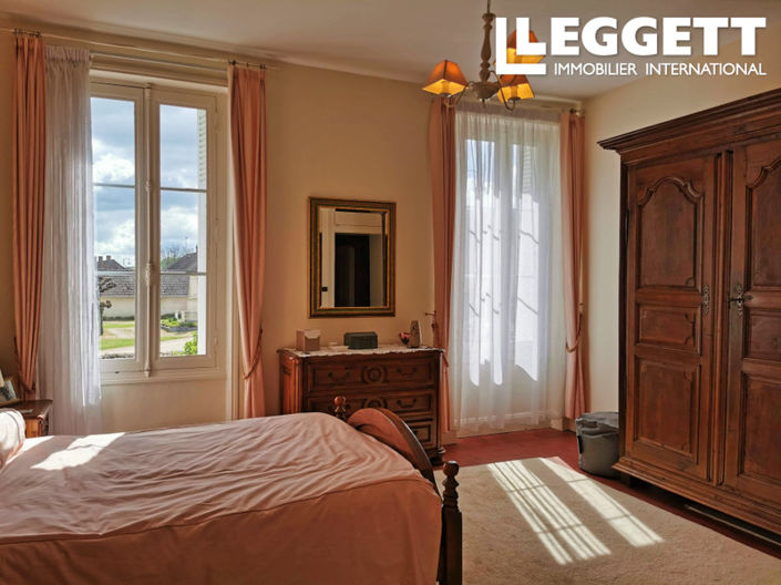 Image No.6-5 Bed House for sale