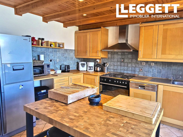 Image No.6-8 Bed House for sale