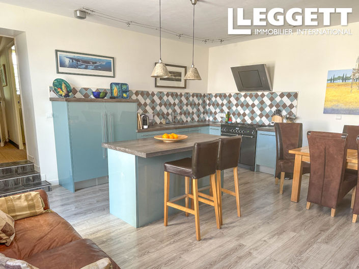 Image No.8-5 Bed House for sale