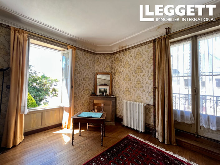 Image No.8-5 Bed House for sale