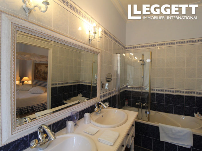 Image No.9-11 Bed Chateaux for sale