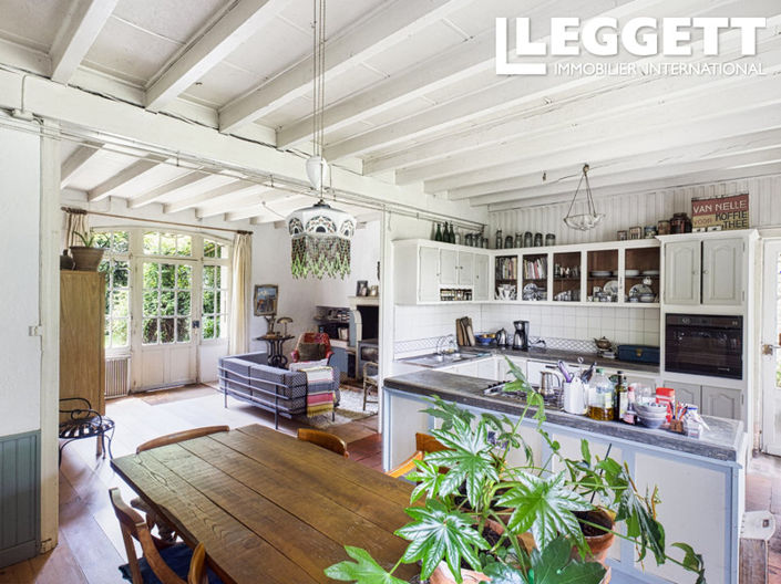 Image No.8-11 Bed Chateaux for sale