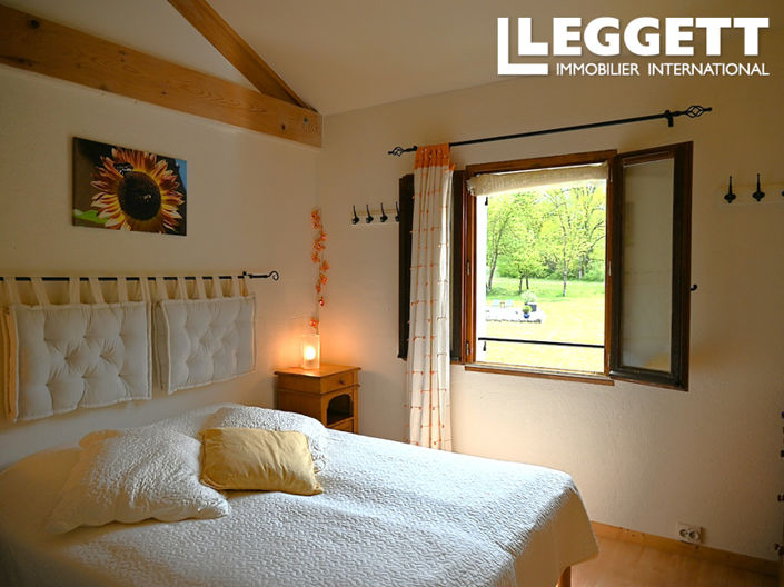 Image No.6-10 Bed House for sale