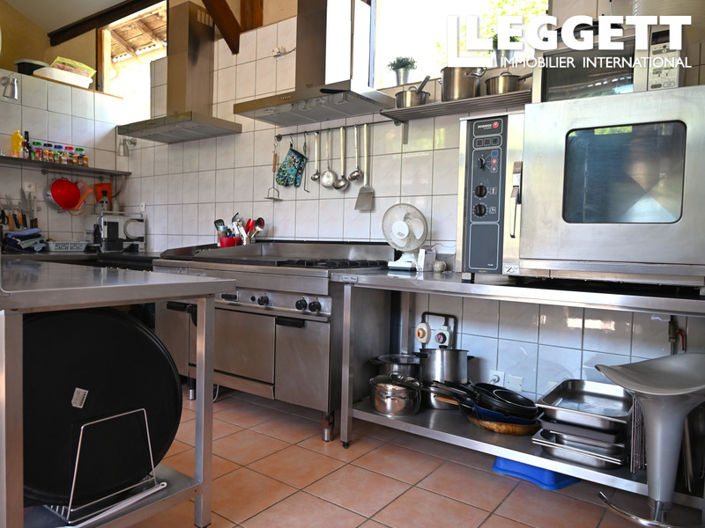 Image No.8-10 Bed House for sale