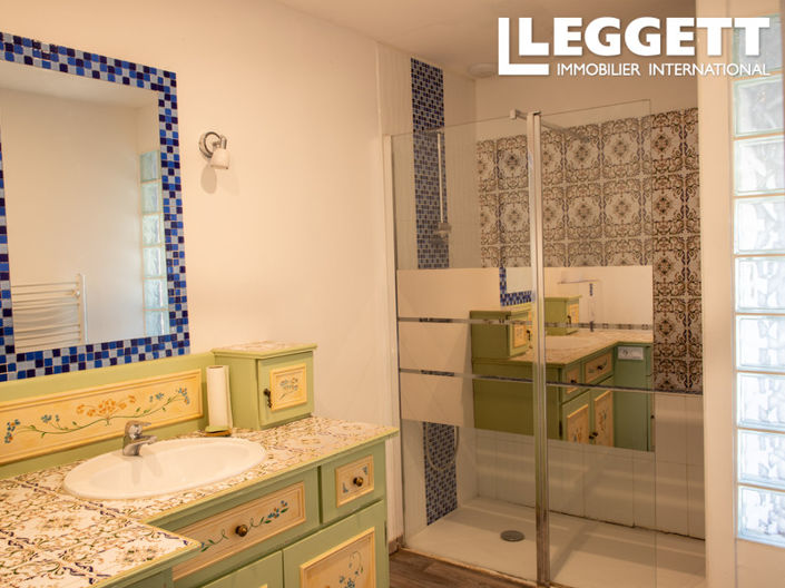 Image No.7-7 Bed House for sale