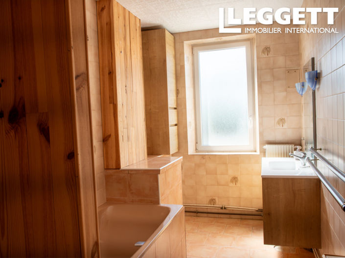 Image No.8-7 Bed House for sale