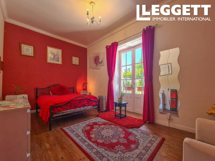 Image No.7-8 Bed House for sale