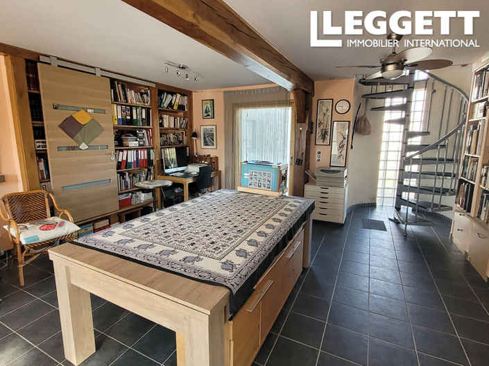 Image No.9-3 Bed House for sale