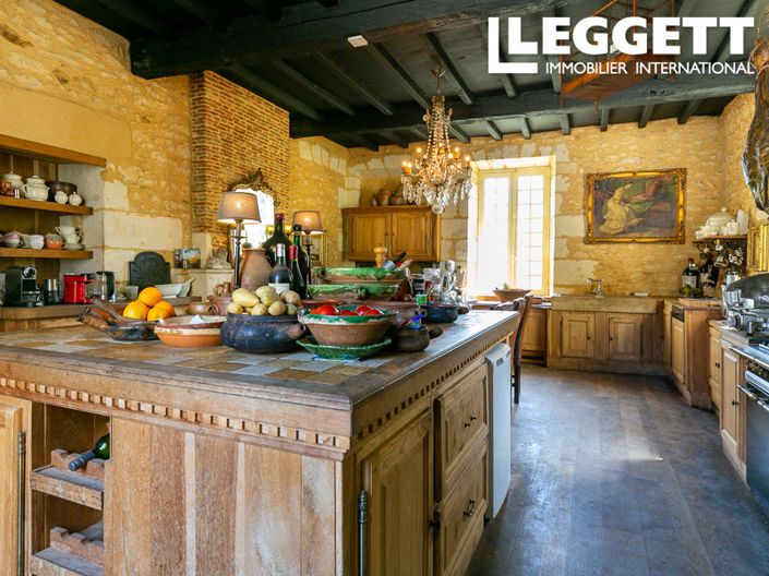 Image No.6-10 Bed House for sale