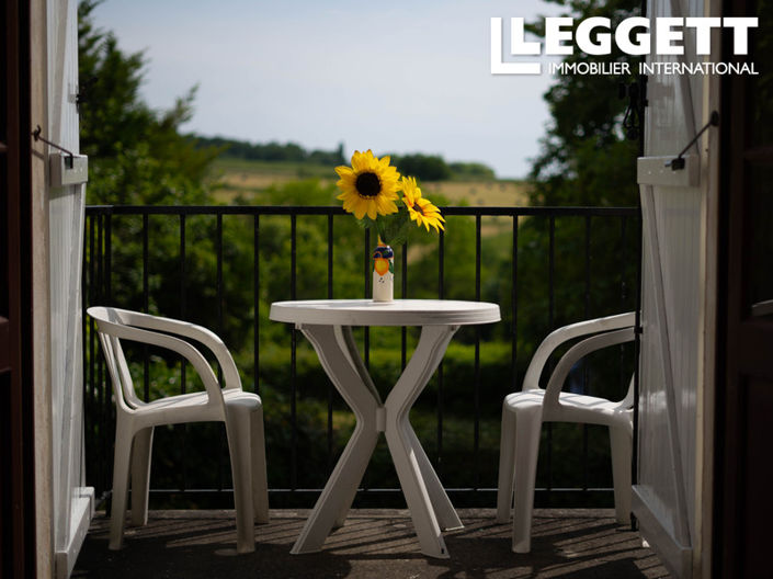 Image No.8-5 Bed House for sale