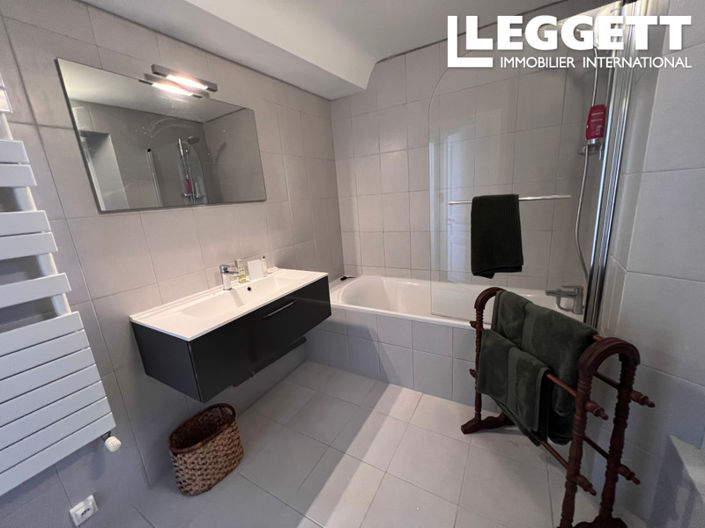 Image No.8-3 Bed House for sale