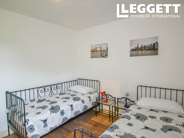 Image No.7-4 Bed House for sale