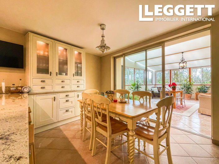 Image No.10-8 Bed House for sale