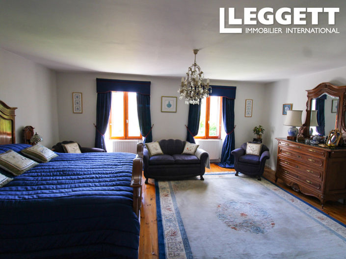 Image No.7-8 Bed House for sale