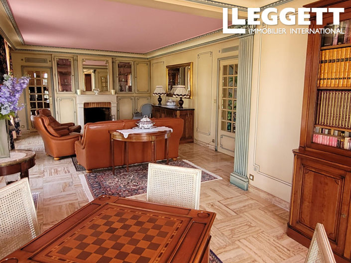 Image No.8-5 Bed House for sale