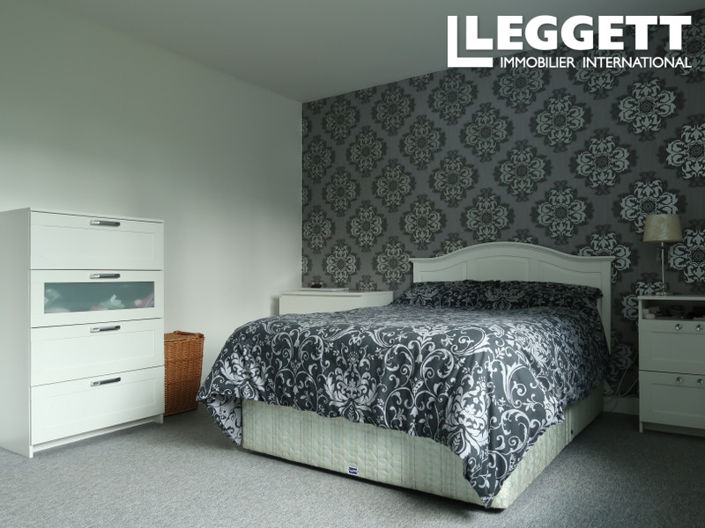 Image No.8-6 Bed House for sale