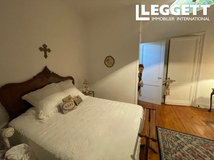 Image No.6-4 Bed House for sale