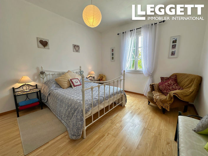 Image No.6-5 Bed House for sale