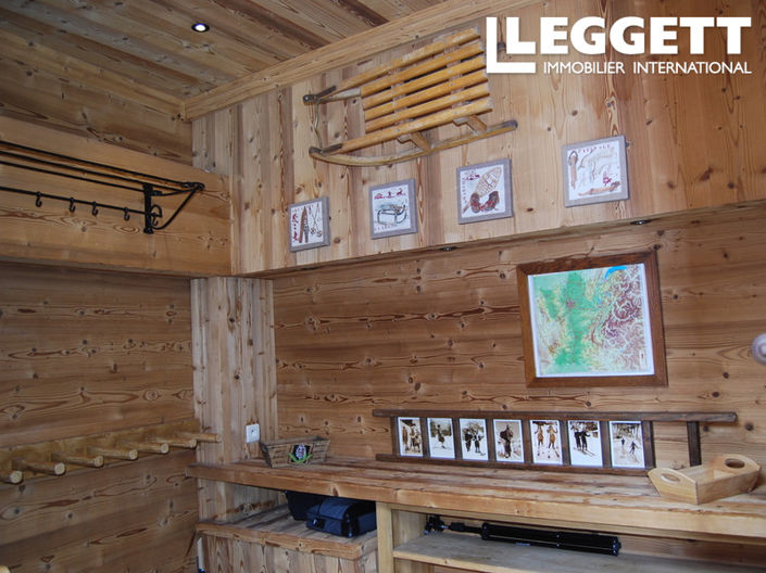 Image No.10-6 Bed House for sale