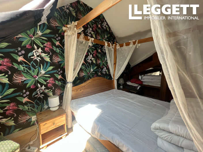 Image No.6-8 Bed House for sale