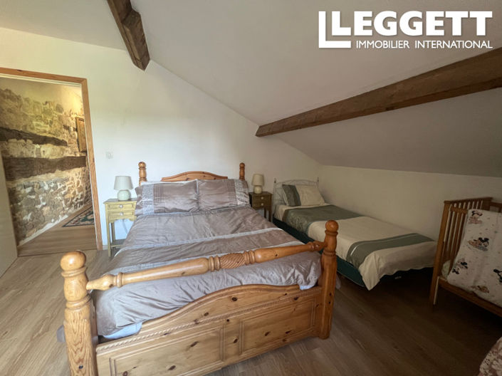 Image No.7-8 Bed House for sale