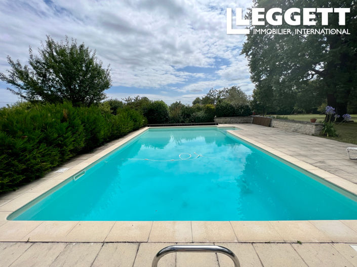 Image No.2-4 Bed House for sale