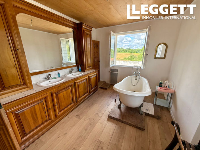 Image No.10-4 Bed Commercial for sale