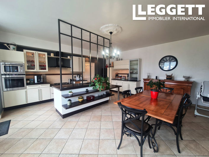 Image No.6-6 Bed House for sale