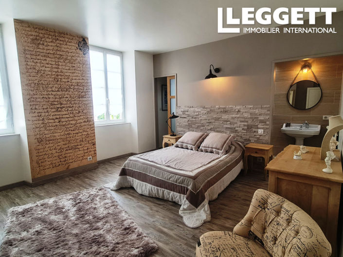 Image No.9-6 Bed House for sale