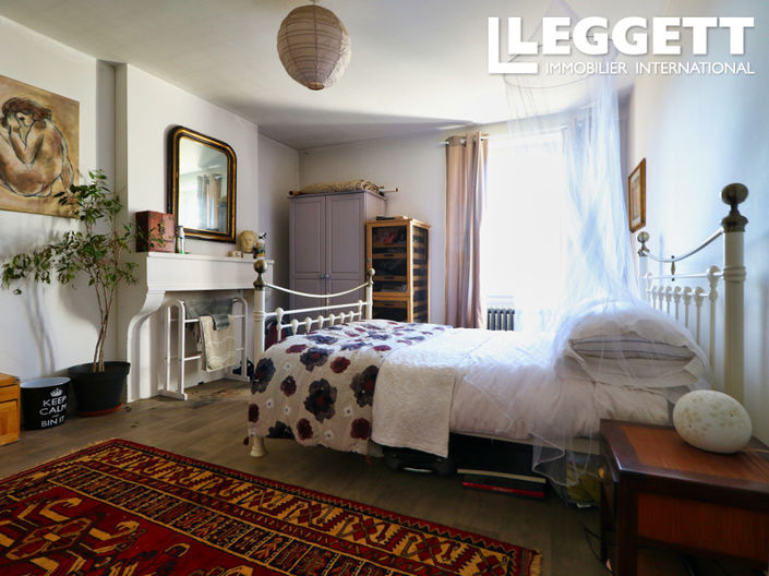 Image No.10-3 Bed House for sale