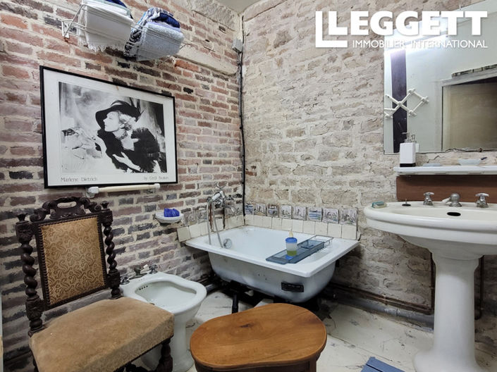 Image No.2-4 Bed House for sale