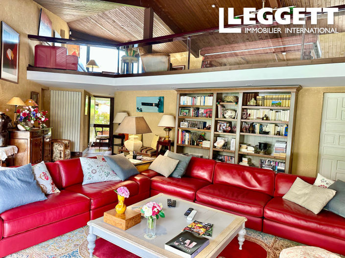 Image No.3-5 Bed House for sale