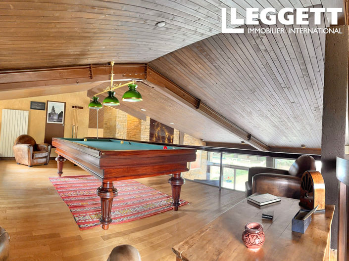 Image No.7-5 Bed House for sale