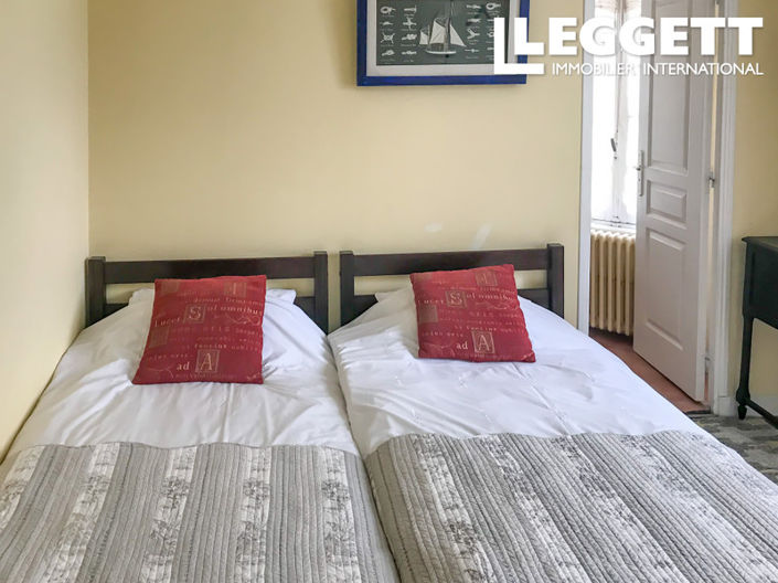 Image No.5-8 Bed House for sale