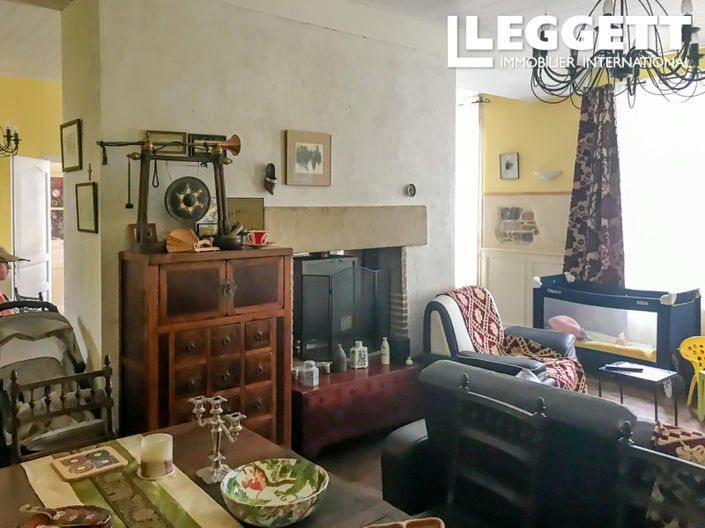 Image No.6-8 Bed House for sale