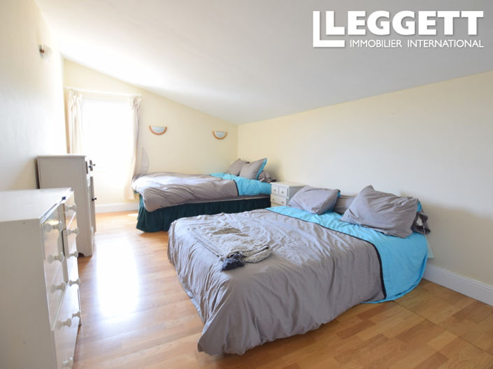 Image No.9-6 Bed House for sale