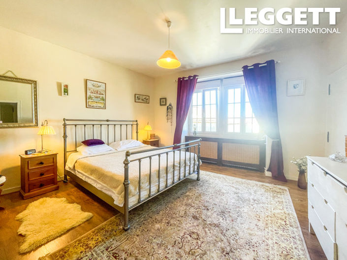 Image No.10-6 Bed House for sale