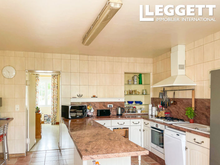 Image No.8-6 Bed House for sale