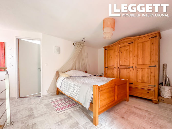 Image No.8-3 Bed House for sale