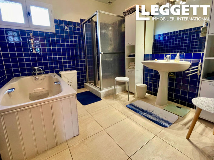 Image No.6-6 Bed House for sale