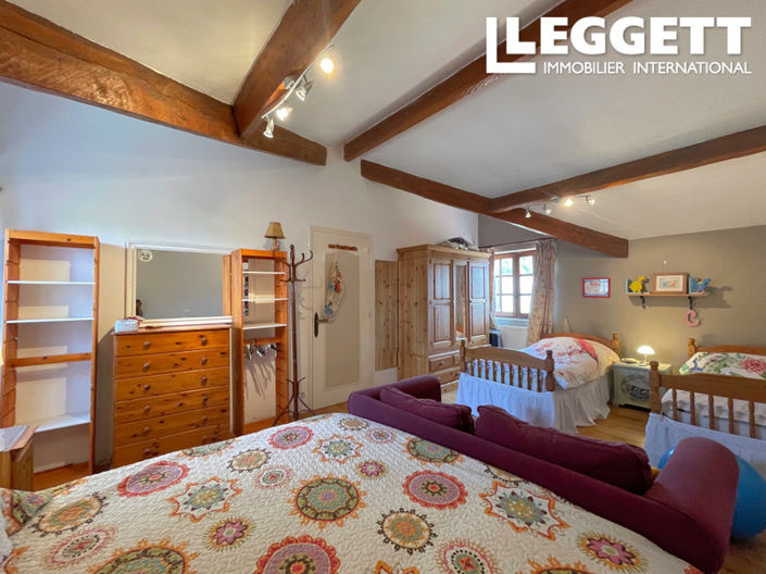 Image No.8-6 Bed House for sale