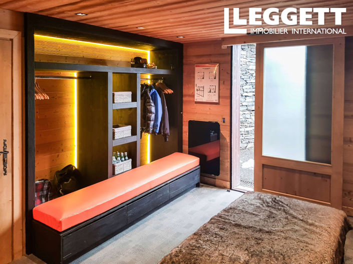 Image No.9-5 Bed House for sale