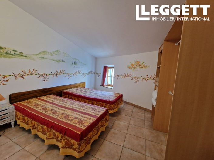 Image No.10-4 Bed House for sale